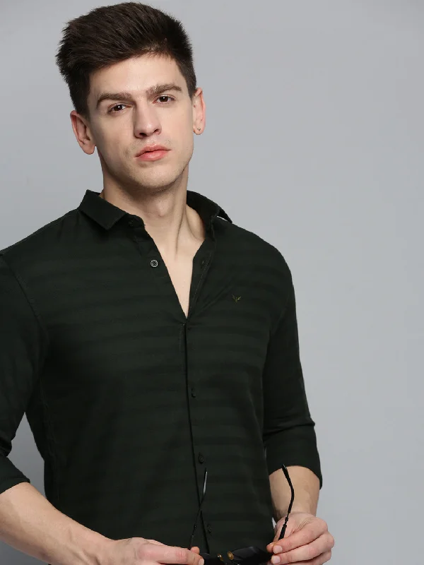 Men's Linen Blend Casual Shirts with Roll - Up Sleeves for a Summer Beach LookMen Green Solid Casual Shirt Men's Linen Blend Casual Shirts with Roll - Up Sleeves for a Summer Beach LookMen Green Solid Casual Shirt