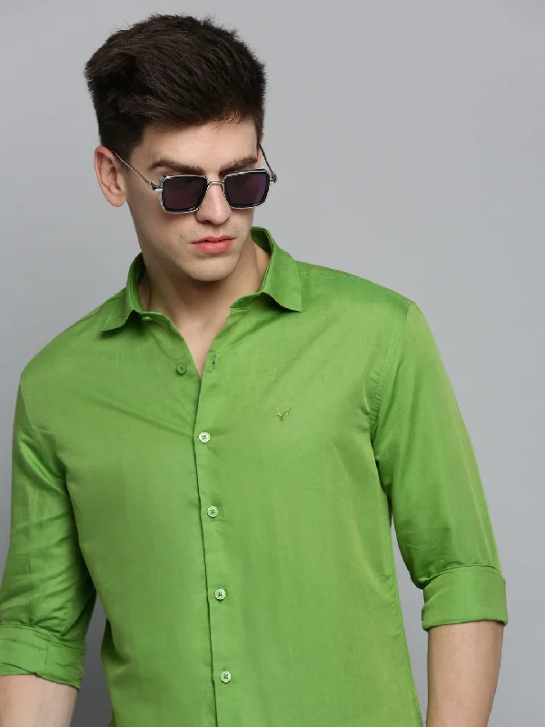Men's Stretch - Fabric Casual Shirts in Navy Blue for a Comfortable and Flexible FitMen Green Solid Casual Shirt Men's Stretch - Fabric Casual Shirts in Navy Blue for a Comfortable and Flexible FitMen Green Solid Casual Shirt