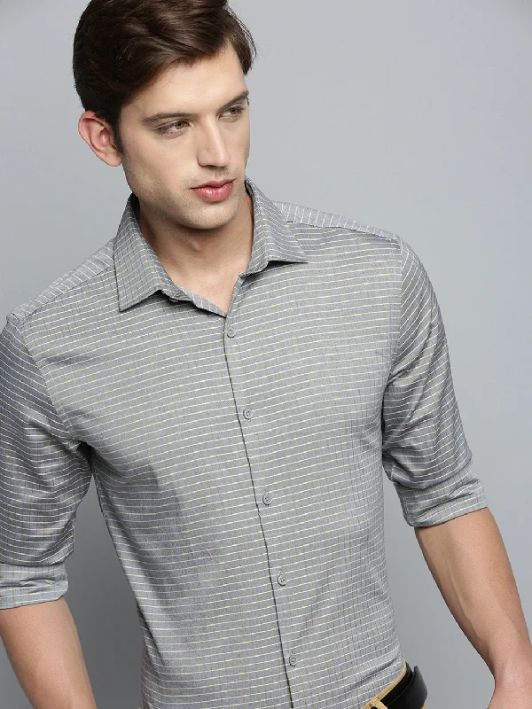 Men's Wrinkle - Resistant Polyester Blend Casual Shirts for Easy Travel and MaintenanceMen Spread Collar Checked Grey Shirt Men's Wrinkle - Resistant Polyester Blend Casual Shirts for Easy Travel and MaintenanceMen Spread Collar Checked Grey Shirt