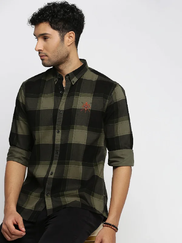 Plus Size Men's Striped Chambray Casual Shirts with a Spread Collar for a Preppy AppearanceMen Black Spread Collar Tartan Checks Shirt Plus Size Men's Striped Chambray Casual Shirts with a Spread Collar for a Preppy AppearanceMen Black Spread Collar Tartan Checks Shirt
