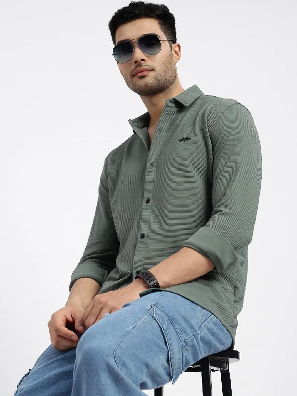 Men's Thermal - Lined Casual Shirts in Black for Added Warmth in Cold WeatherMen Green Solid Slim Fit Shirt Men's Thermal - Lined Casual Shirts in Black for Added Warmth in Cold WeatherMen Green Solid Slim Fit Shirt
