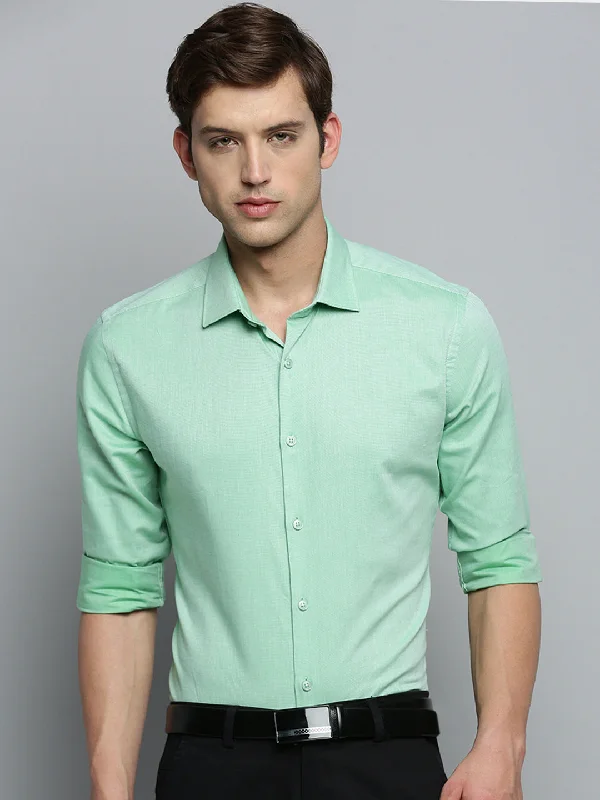 Men's Tailored Fit Checkered Casual Shirts in Multicolor for a Smart - Casual EnsembleMen Spread Collar Solid Green Shirt Men's Tailored Fit Checkered Casual Shirts in Multicolor for a Smart - Casual EnsembleMen Spread Collar Solid Green Shirt