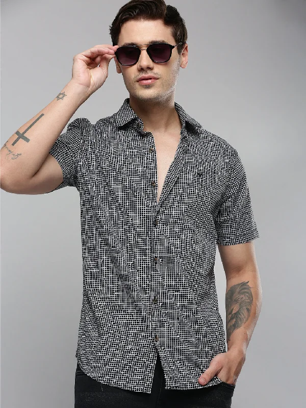 Men's Shearling - Lined Collar Casual Shirts in Brown for a Rustic and Warm AppealMen Black Checked Casual Shirt