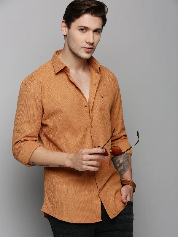 Men's Graphic - Printed Casual Shirts with Pop - Culture References for a Fun and Stylish LookMen Brown Solid Casual Shirt