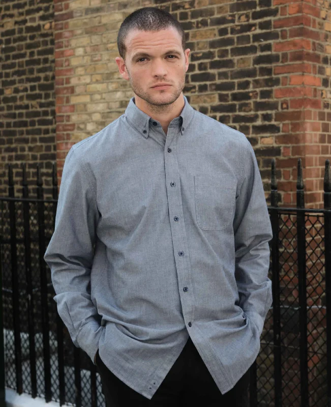 Men's Wrinkle - Resistant Polyester Blend Casual Shirts for Easy Travel and MaintenanceNavy Classic Fit Chambray Oxford Shirt Men's Wrinkle - Resistant Polyester Blend Casual Shirts for Easy Travel and MaintenanceNavy Classic Fit Chambray Oxford Shirt
